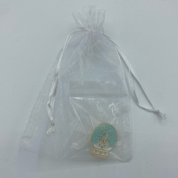 Disney Cinderella's Castle Snow Globe Fireworks Golden Enamel Pin - Picture 4 of 6